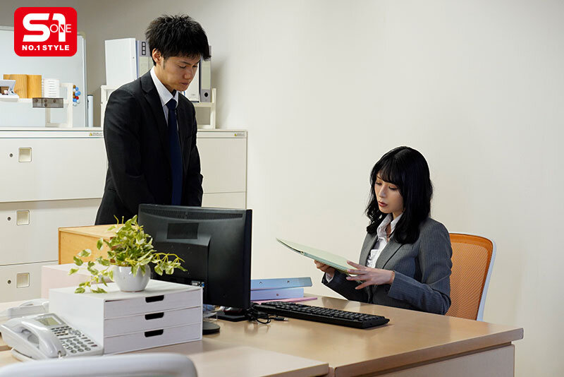 【衝撃実録】出張先で妻が美人上司に寝取られた真実…98%の男性が悶絶！金松季歩の朝まで搾精NTRを4K超解像度で体験せよ - 画像1